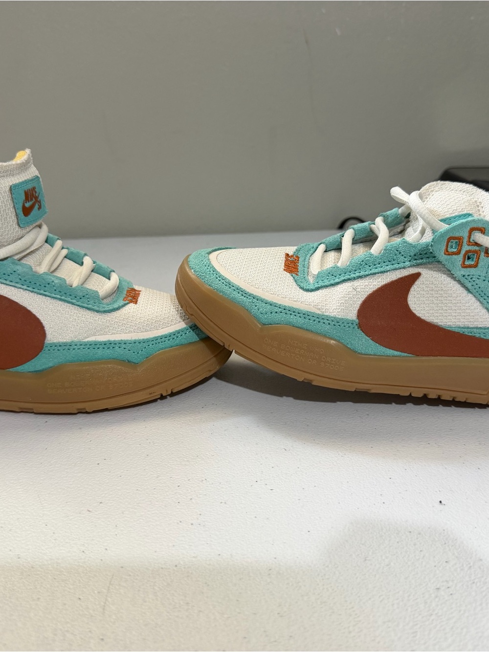 Nike Kids Mid-Top Sneakers in White, Teal & Brown